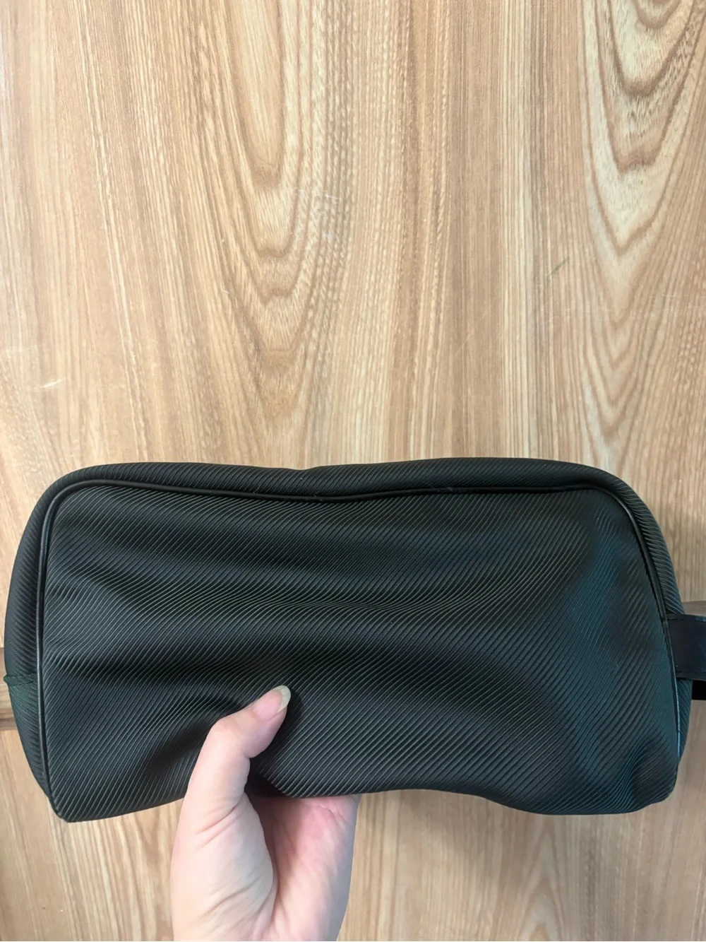 Auth Louis Vuitton Toiletry Bag unisex